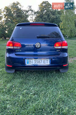 Хэтчбек Volkswagen Golf 2012 в 