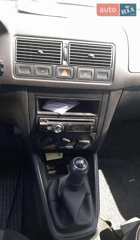 Хэтчбек Volkswagen Golf 2003 в Луцке