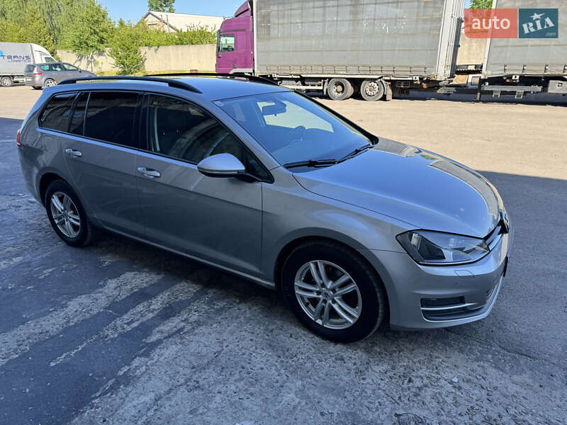 Универсал Volkswagen Golf 2015 в Жовкве