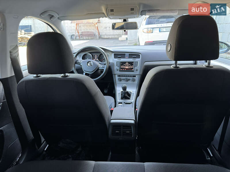 Универсал Volkswagen Golf 2015 в Жовкве
