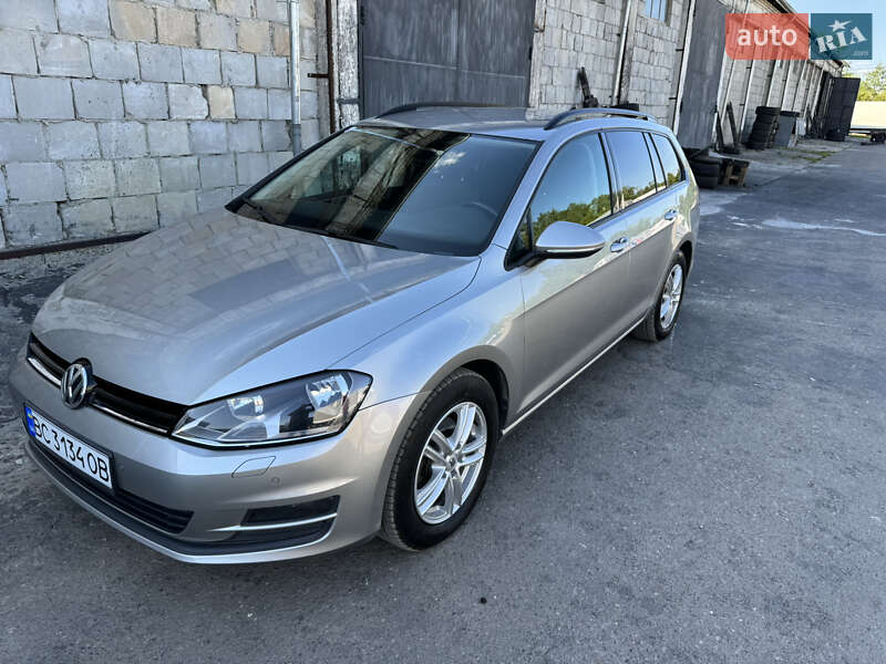 Универсал Volkswagen Golf 2015 в Жовкве