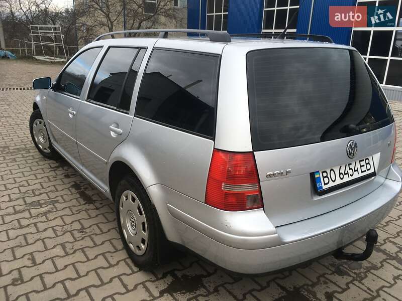 Универсал Volkswagen Golf 2003 в Бучаче