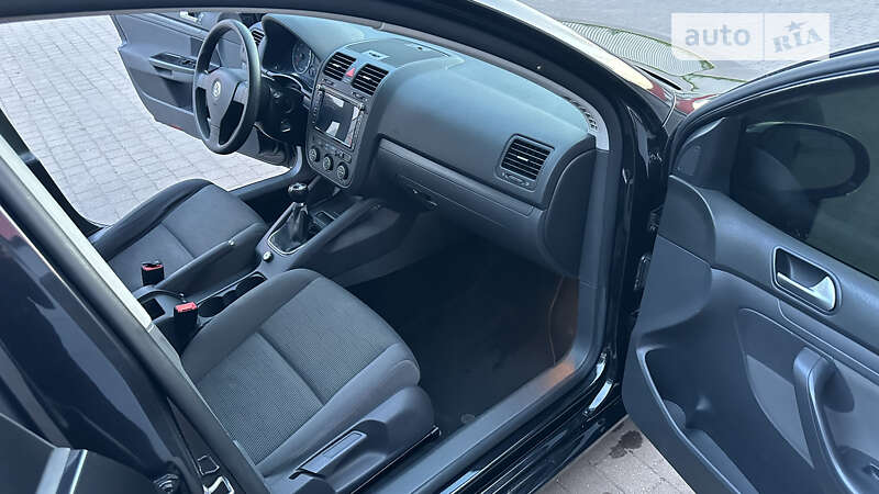 Хэтчбек Volkswagen Golf 2008 в Запорожье