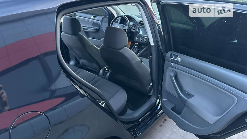 Хэтчбек Volkswagen Golf 2008 в Запорожье