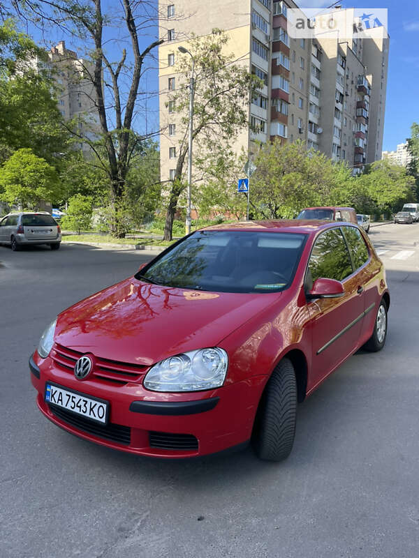 Хэтчбек Volkswagen Golf 2004 в Киеве