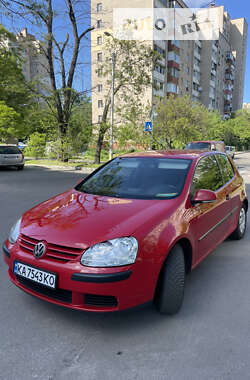 Хэтчбек Volkswagen Golf 2004 в Киеве