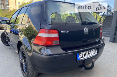 Хетчбек Volkswagen Golf 2003 в Дубні