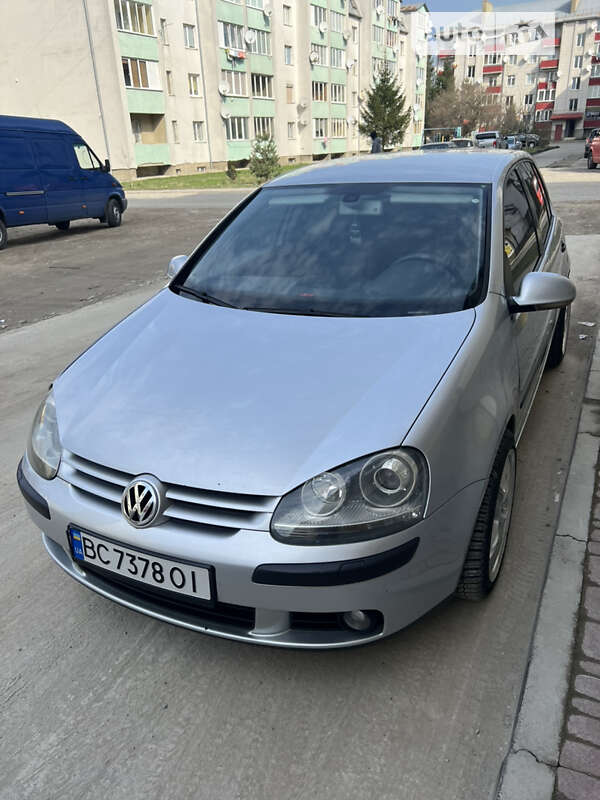 Хэтчбек Volkswagen Golf 2004 в Самборе