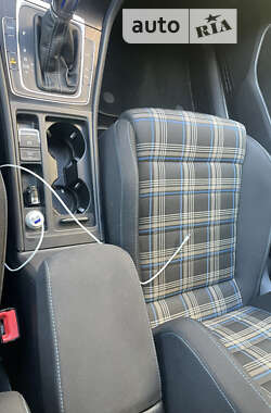 Хэтчбек Volkswagen Golf 2015 в 