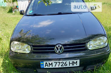Хэтчбек Volkswagen Golf 2003 в Звягеле