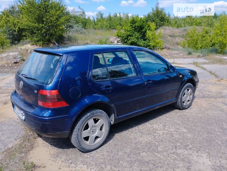 Хэтчбек Volkswagen Golf 1999 в Вараше