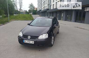 Хэтчбек Volkswagen Golf 2005 в Новояворовске