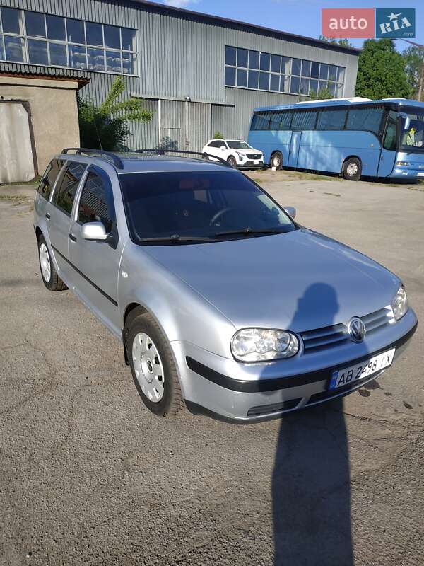 Универсал Volkswagen Golf 2003 в Житомире