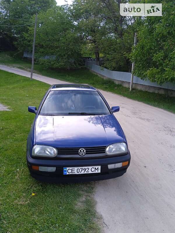 Хэтчбек Volkswagen Golf 1997 в Черновцах