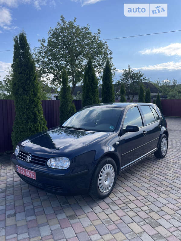 Хэтчбек Volkswagen Golf 2002 в Хороле