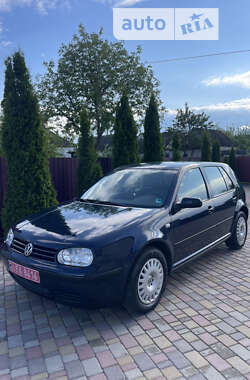 Хэтчбек Volkswagen Golf 2002 в Хороле