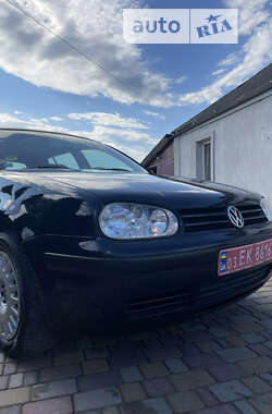 Хэтчбек Volkswagen Golf 2002 в Хороле