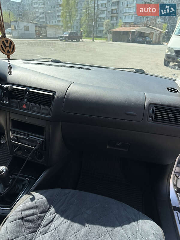 Хэтчбек Volkswagen Golf 2001 в Запорожье