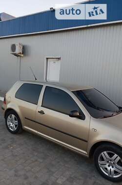 Хэтчбек Volkswagen Golf 2002 в Надворной