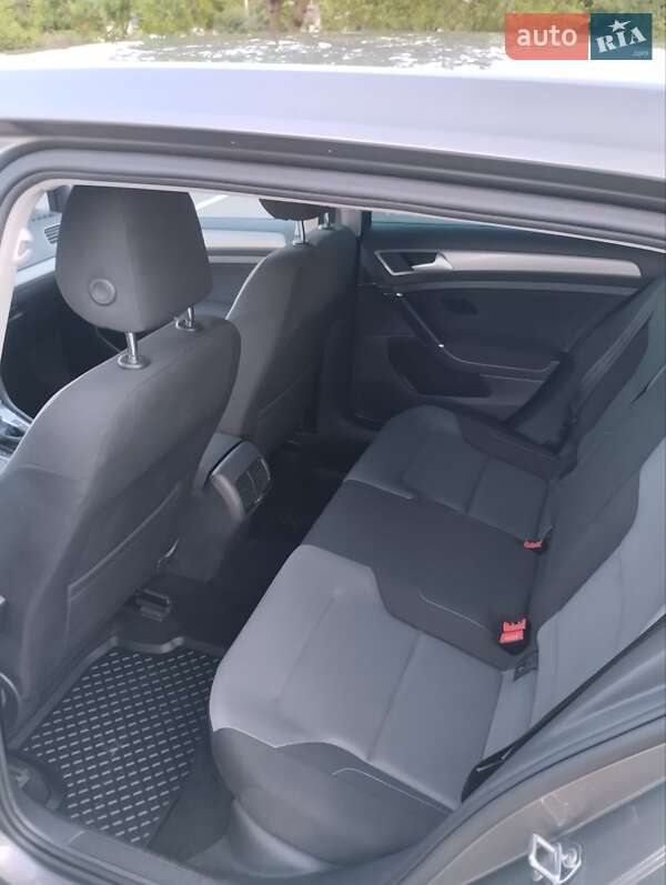 Хэтчбек Volkswagen Golf 2016 в Борисполе