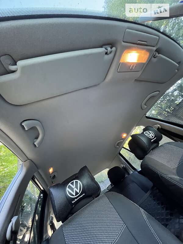 Хэтчбек Volkswagen Golf 2003 в Киеве