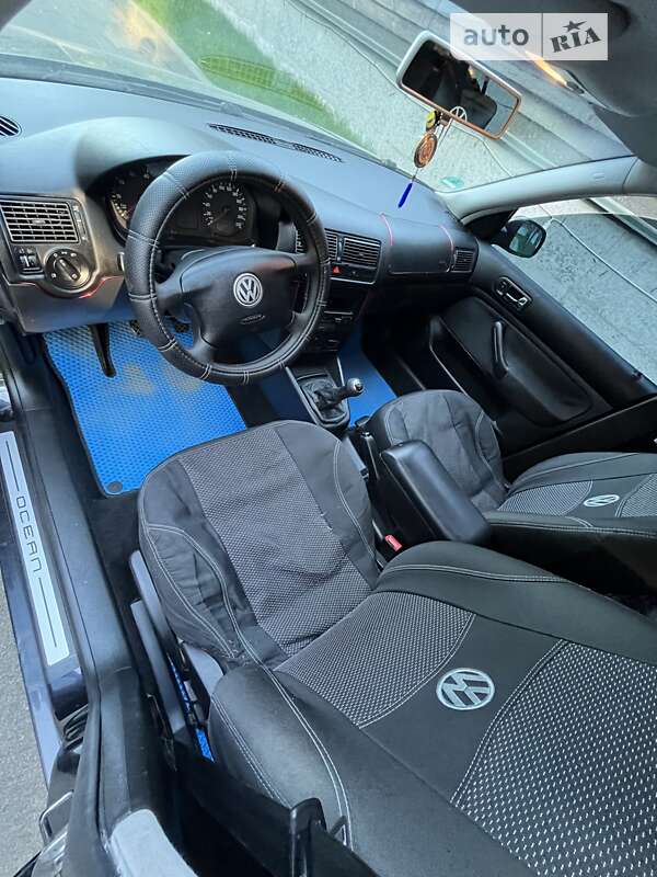 Хэтчбек Volkswagen Golf 2003 в Киеве