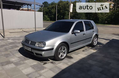 Хетчбек Volkswagen Golf 2002 в Києві