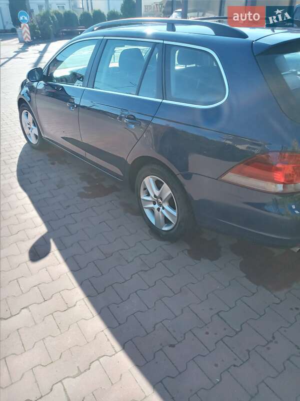 Универсал Volkswagen Golf 2010 в Стрые