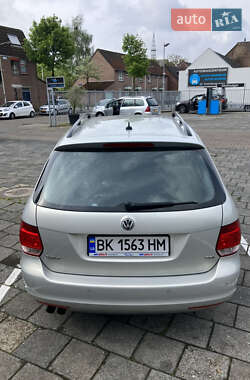 Универсал Volkswagen Golf 2010 в 