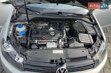 Универсал Volkswagen Golf 2010 в 