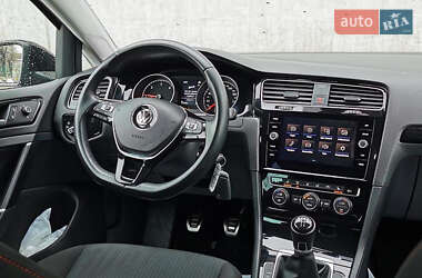 Универсал Volkswagen Golf 2017 в 