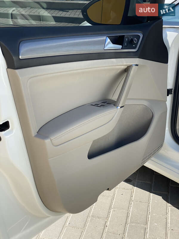 Хэтчбек Volkswagen Golf 2014 в Ровно