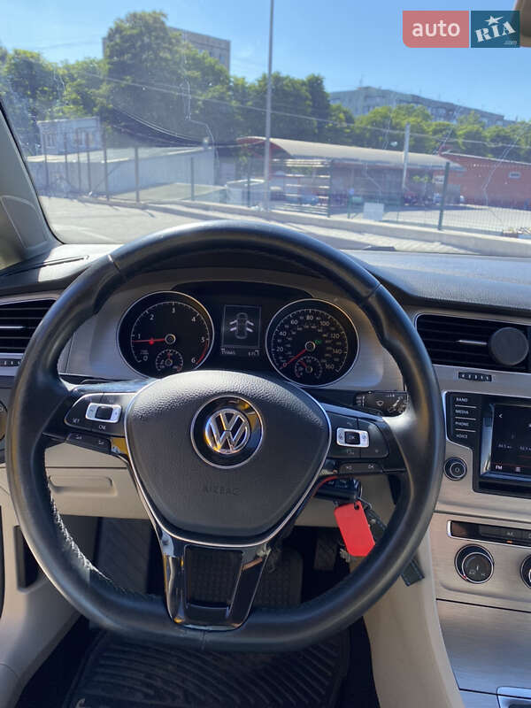 Хэтчбек Volkswagen Golf 2014 в Ровно