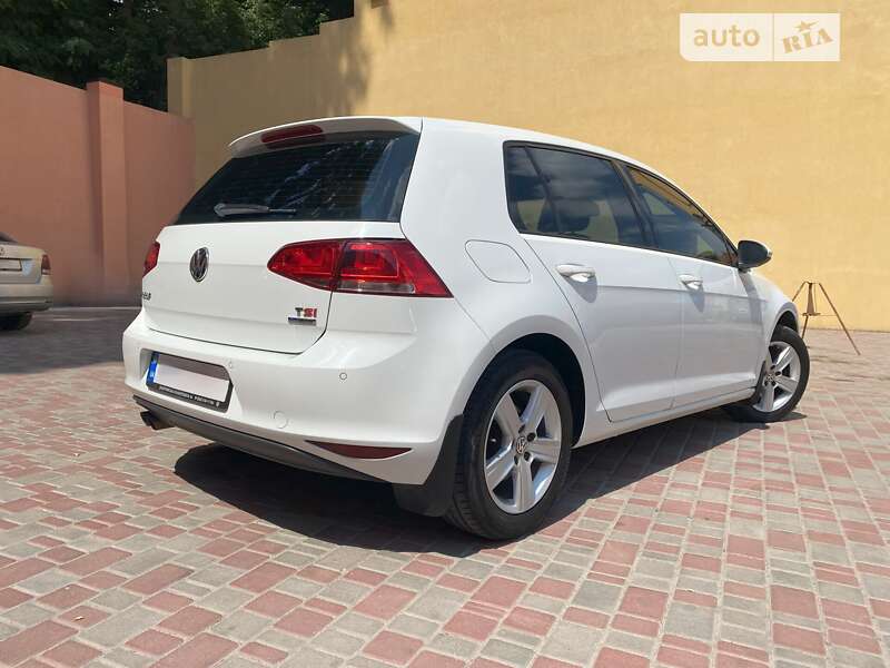 Хэтчбек Volkswagen Golf 2013 в Киеве