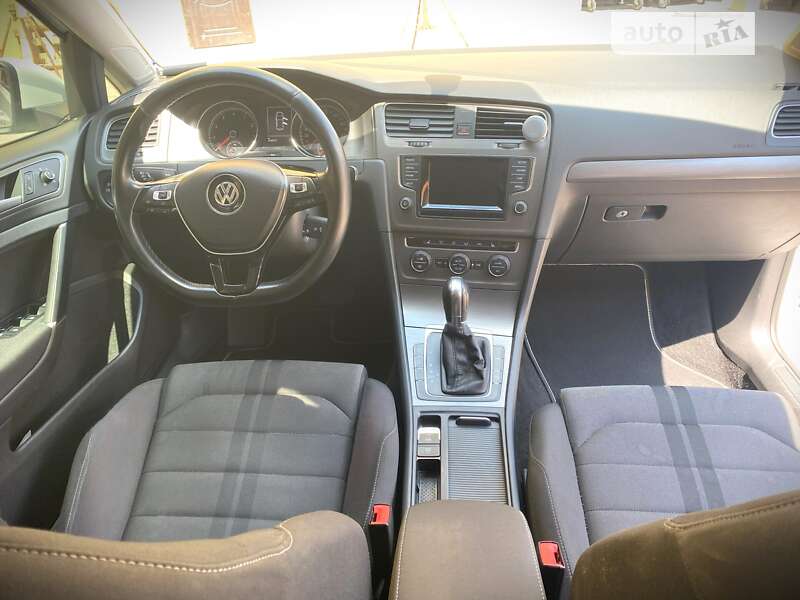 Хэтчбек Volkswagen Golf 2013 в Киеве
