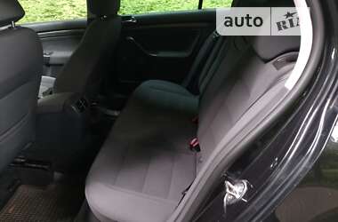 Хэтчбек Volkswagen Golf 2005 в Жовкве