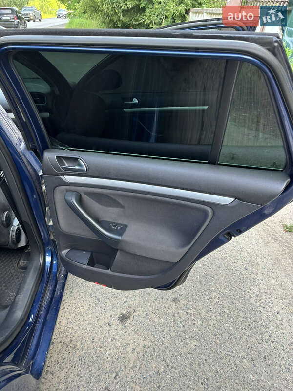 Универсал Volkswagen Golf 2011 в Киеве