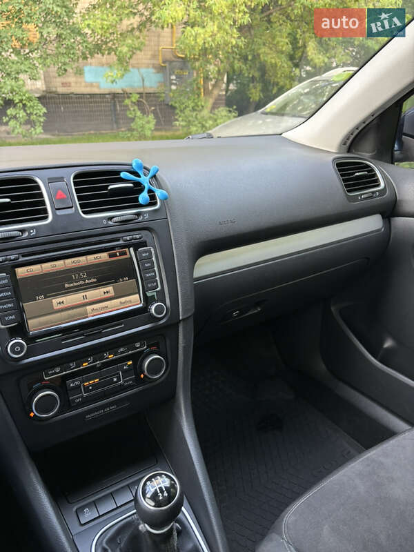 Универсал Volkswagen Golf 2011 в Киеве