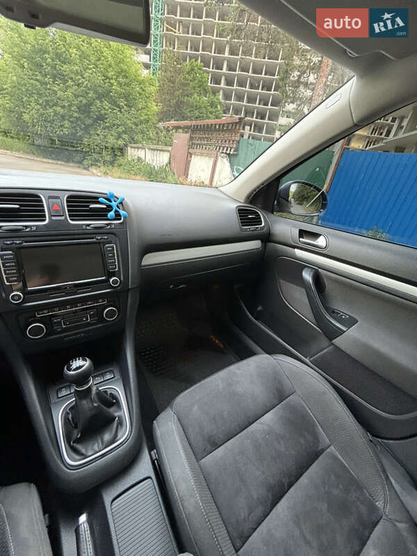 Универсал Volkswagen Golf 2011 в Киеве