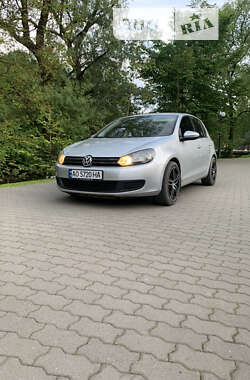 Хэтчбек Volkswagen Golf 2009 в Сваляве