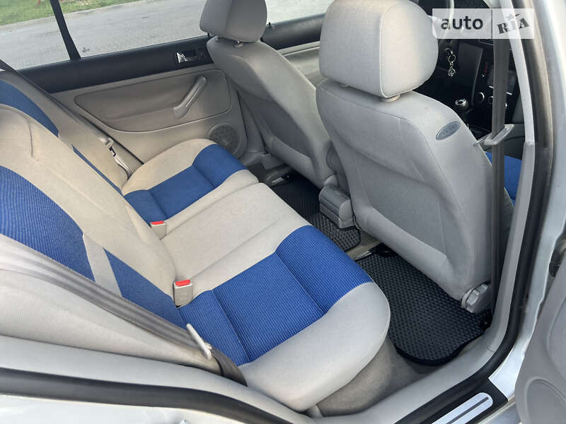 Хэтчбек Volkswagen Golf 2000 в Луцке