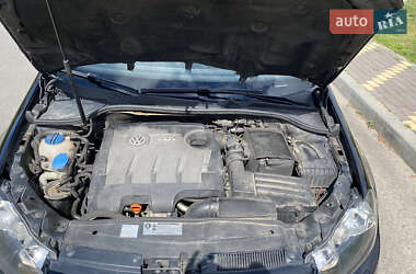 Хэтчбек Volkswagen Golf 2011 в 