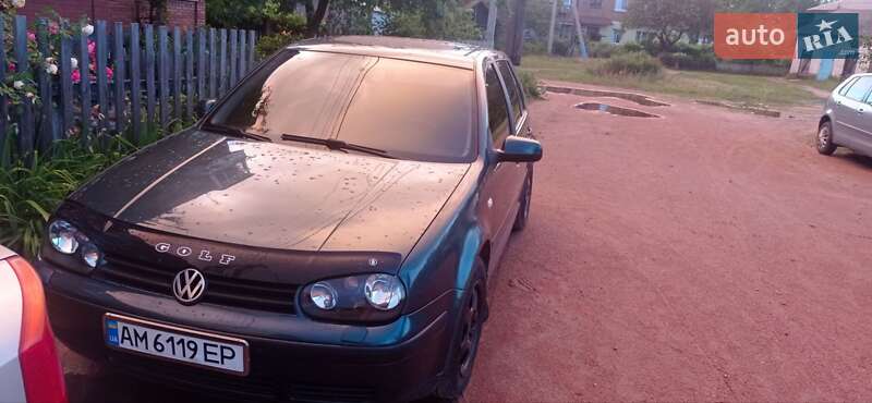 Хэтчбек Volkswagen Golf 2001 в На Новой Боровой