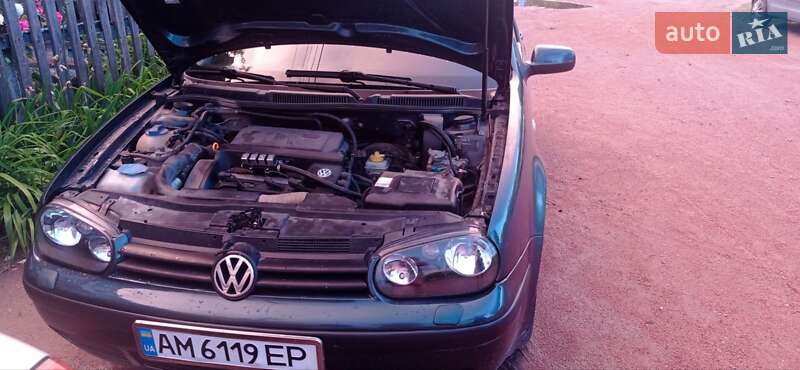 Хэтчбек Volkswagen Golf 2001 в На Новой Боровой