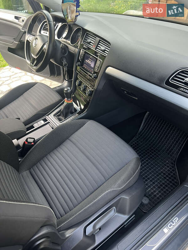 Универсал Volkswagen Golf 2014 в Ужгороде