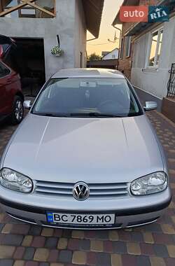 Хэтчбек Volkswagen Golf 2000 в 