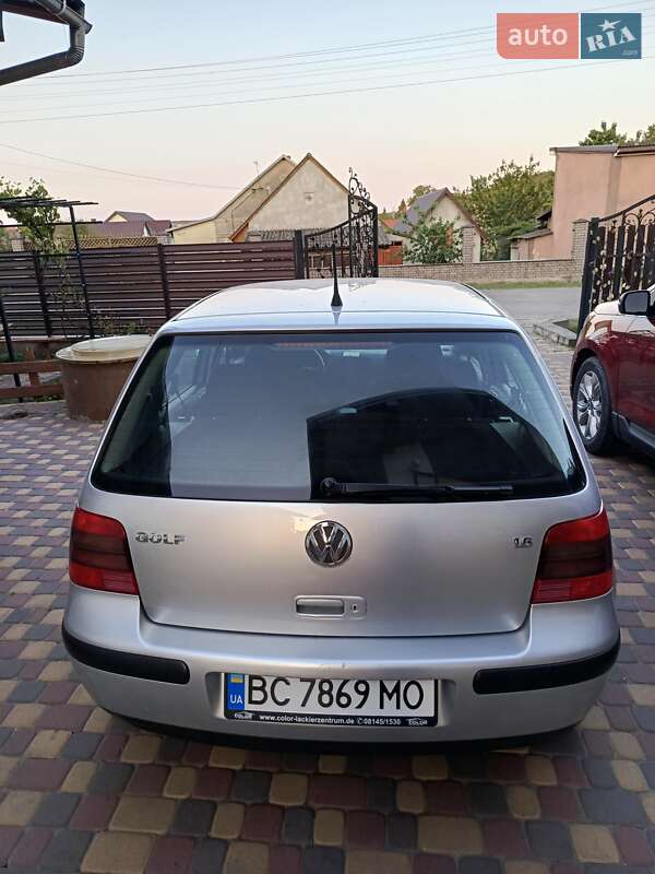 Хэтчбек Volkswagen Golf 2000 в Городке