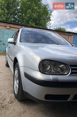 Універсал Volkswagen Golf 2000 в 