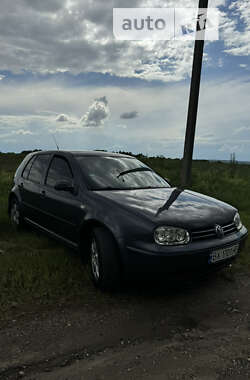 Хэтчбек Volkswagen Golf 2000 в 