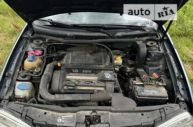 Хэтчбек Volkswagen Golf 2000 в 